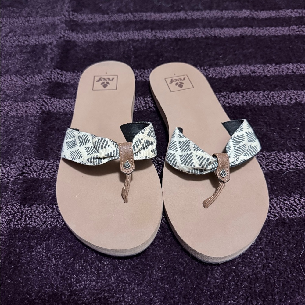 Reef Black and White Patterned Sandals